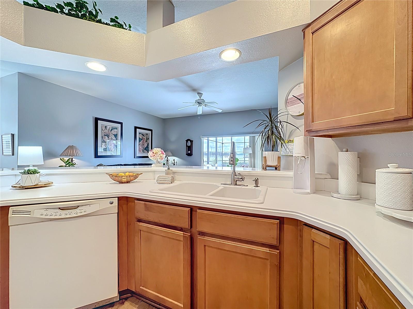 Image 14 of 53 For 526 Henley Circle