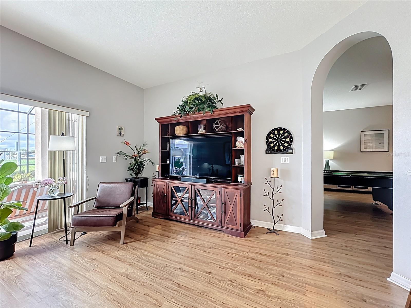 Image 17 of 53 For 526 Henley Circle