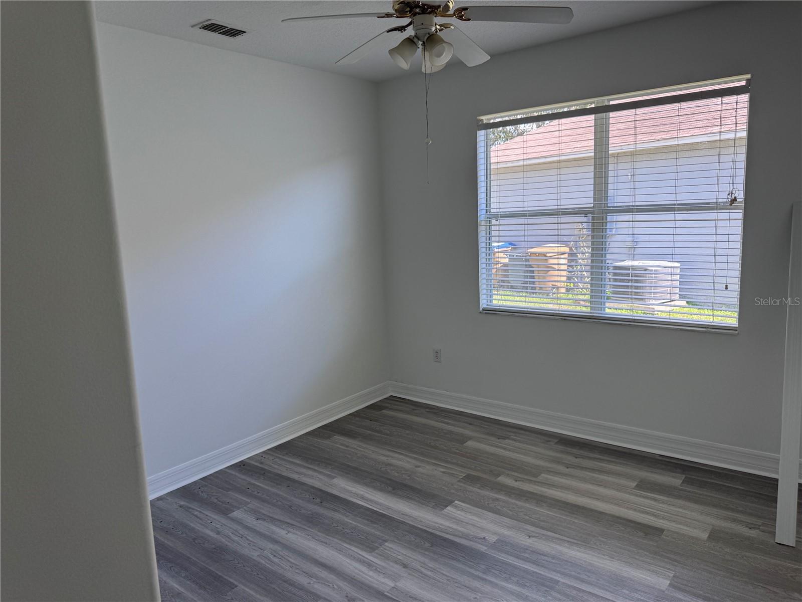 Image 21 of 24 For 1073 Berkeley Dr