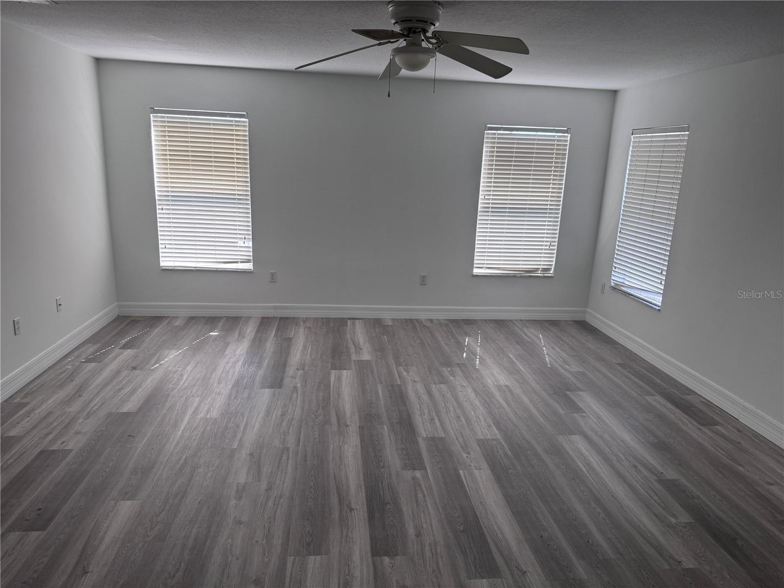 Image 3 of 24 For 1073 Berkeley Dr