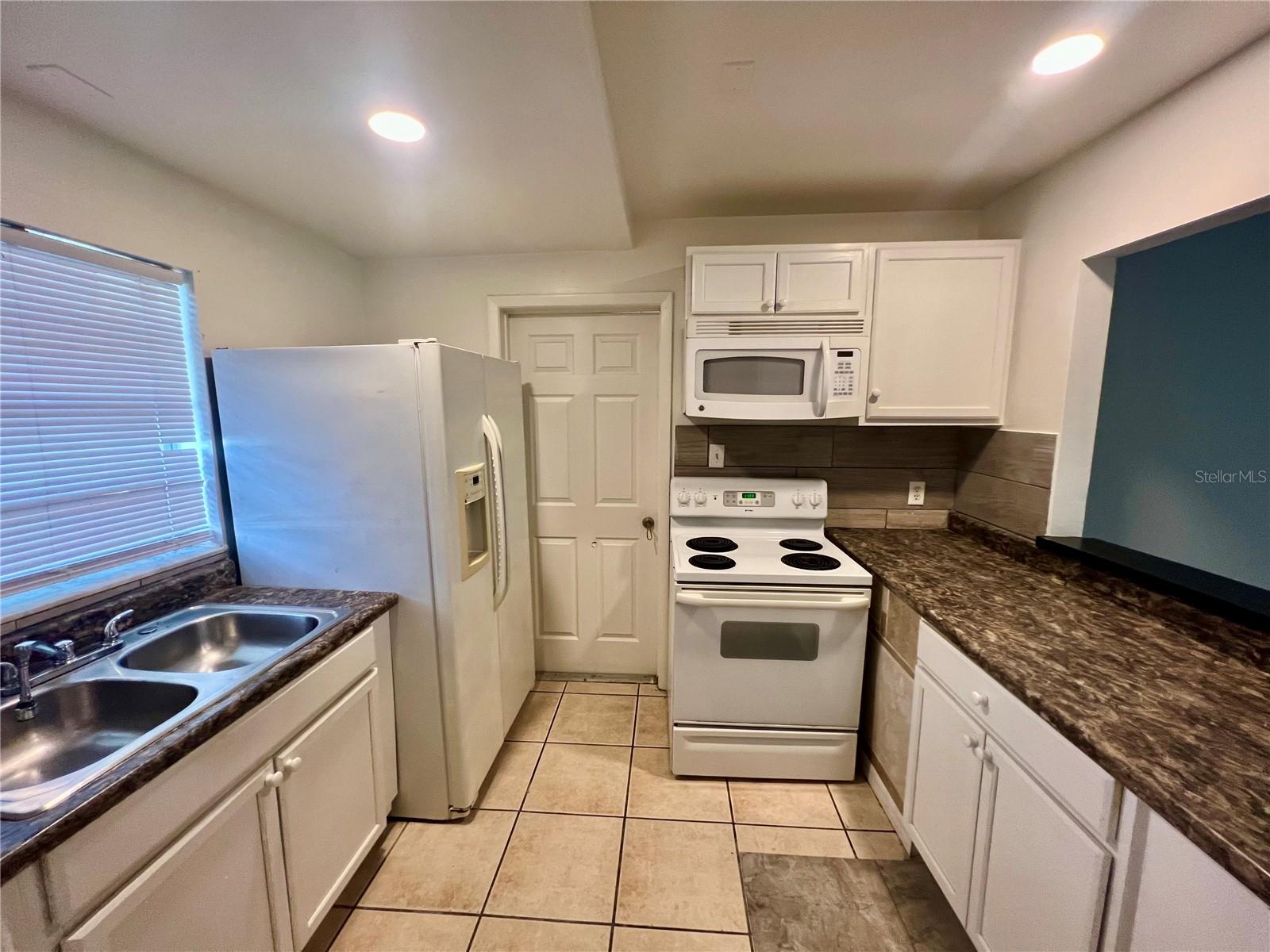 Image 3 of 10 For 624 Royalty Court A