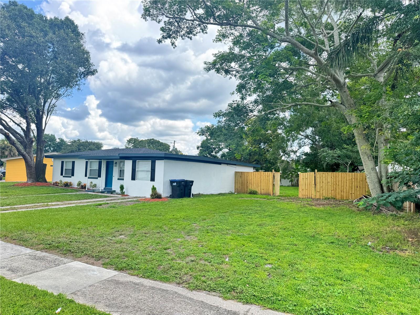 Image 4 of 27 For 907 Egan Drive