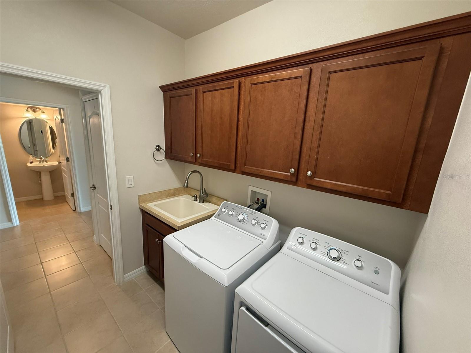 Image 61 of 99 For 2821 Cypress Bowl Road