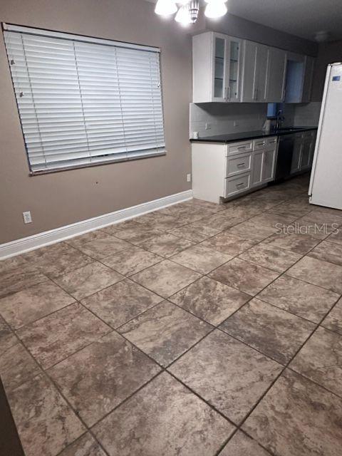 Image 14 of 26 For 861 Waterview Drive