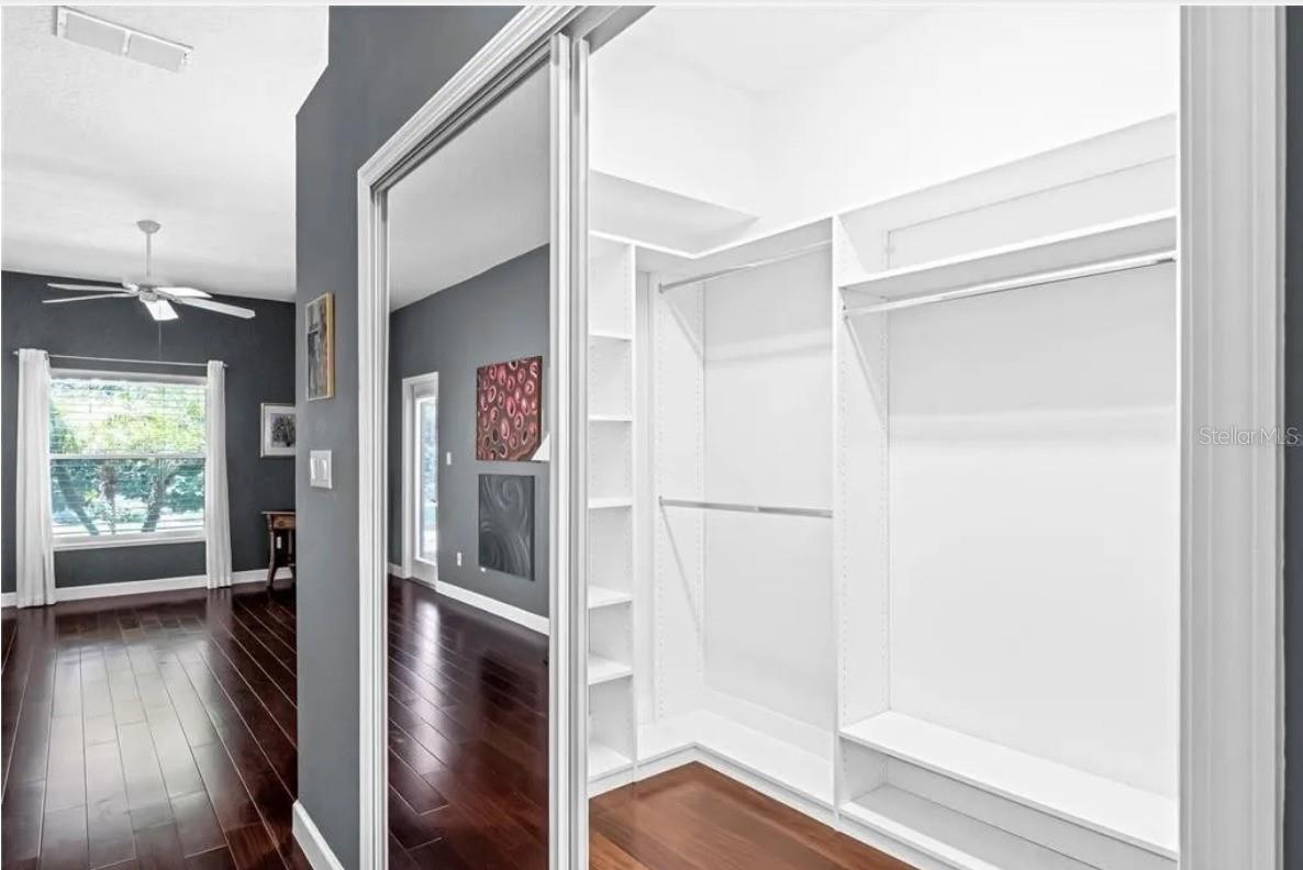 Image 14 of 34 For 10324 Pointview Court