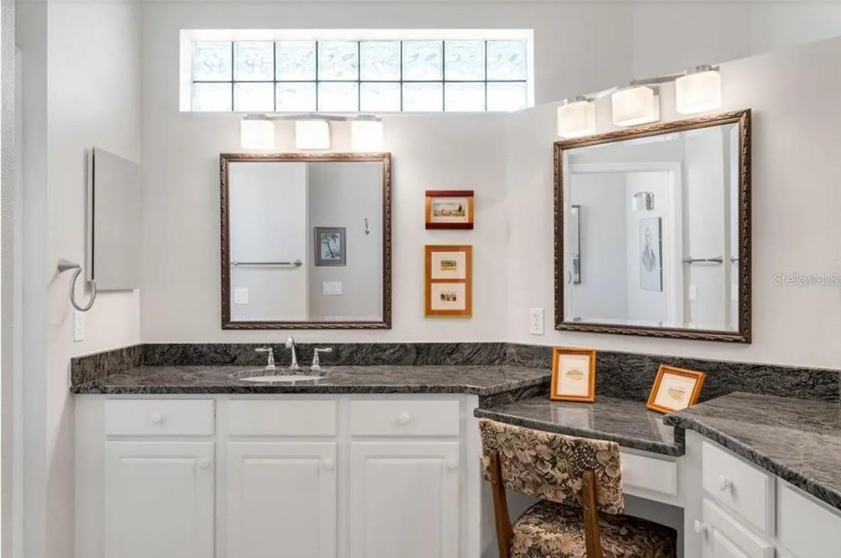 Image 16 of 34 For 10324 Pointview Court