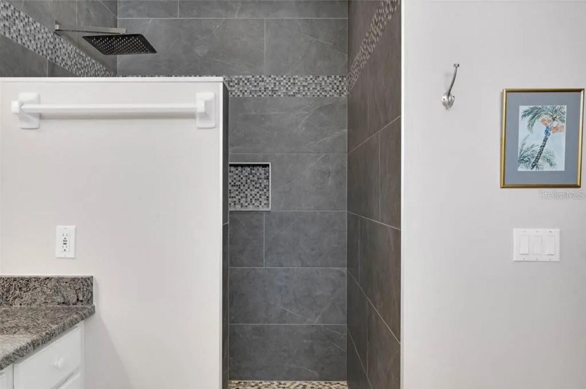 Image 18 of 34 For 10324 Pointview Court