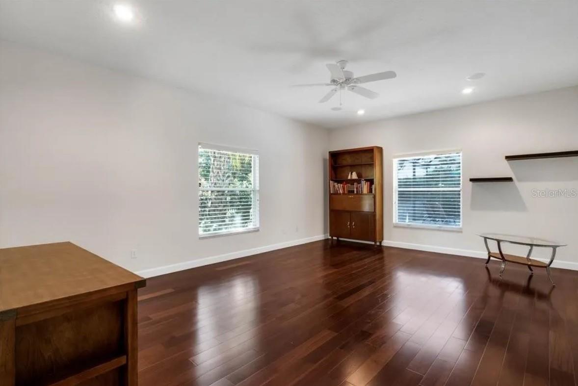 Image 20 of 34 For 10324 Pointview Court