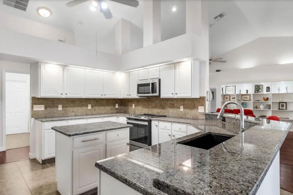 Image 3 of 34 For 10324 Pointview Court
