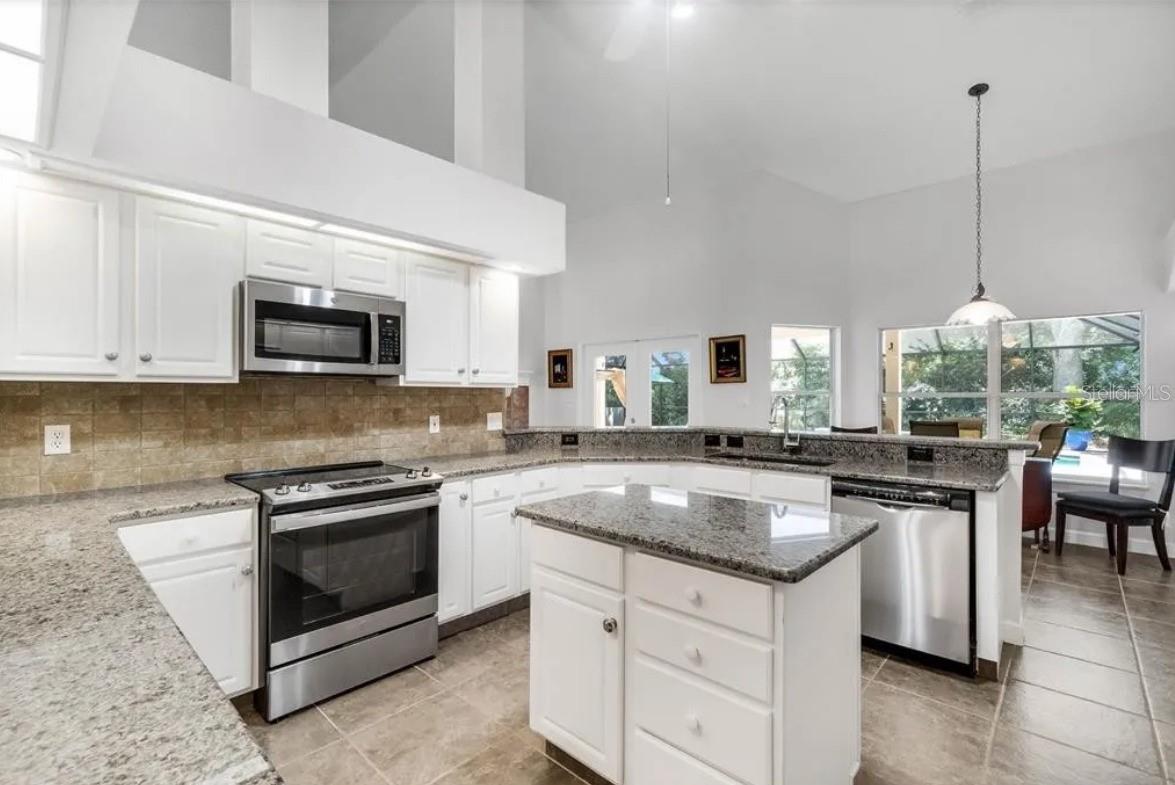 Image 4 of 34 For 10324 Pointview Court