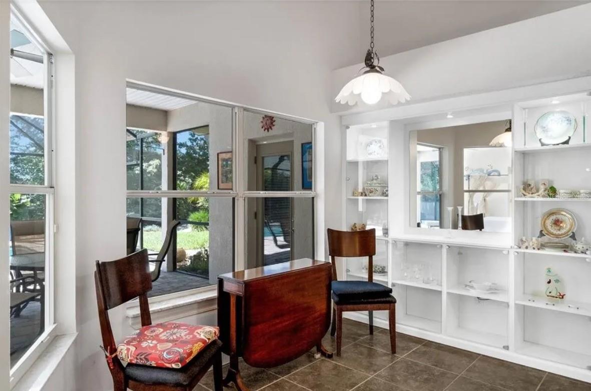 Image 5 of 34 For 10324 Pointview Court
