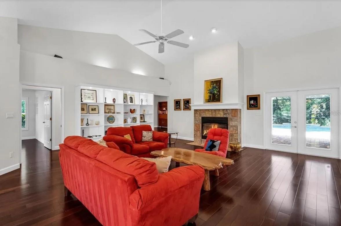 Image 6 of 34 For 10324 Pointview Court