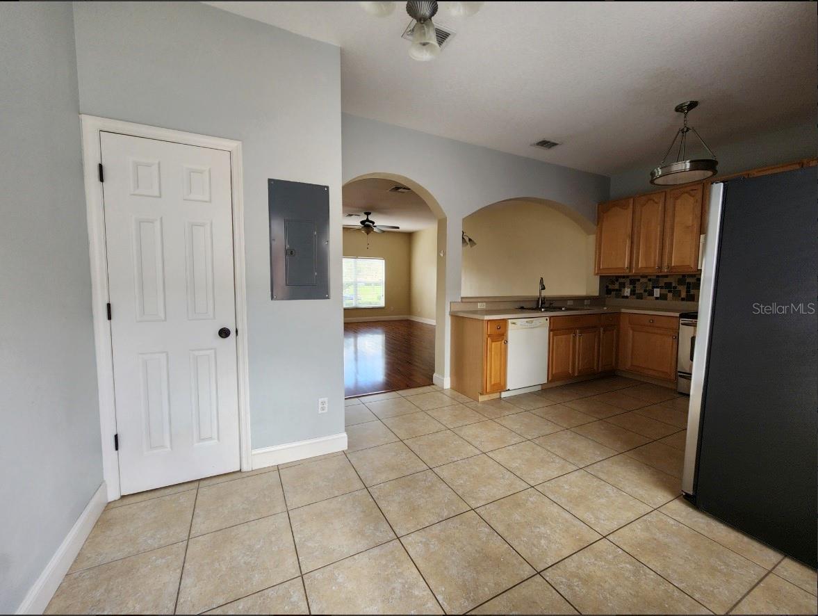 Image 13 of 25 For 16712 Cedar Crest Drive