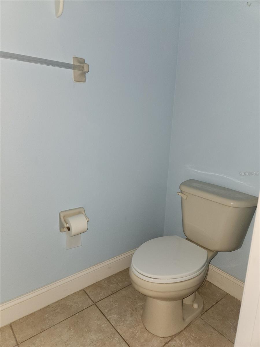 Image 23 of 25 For 16712 Cedar Crest Drive