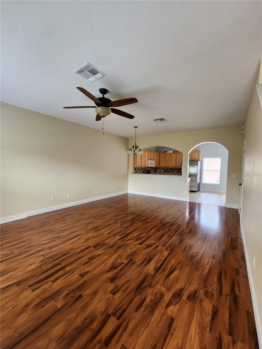 Image 5 of 25 For 16712 Cedar Crest Drive