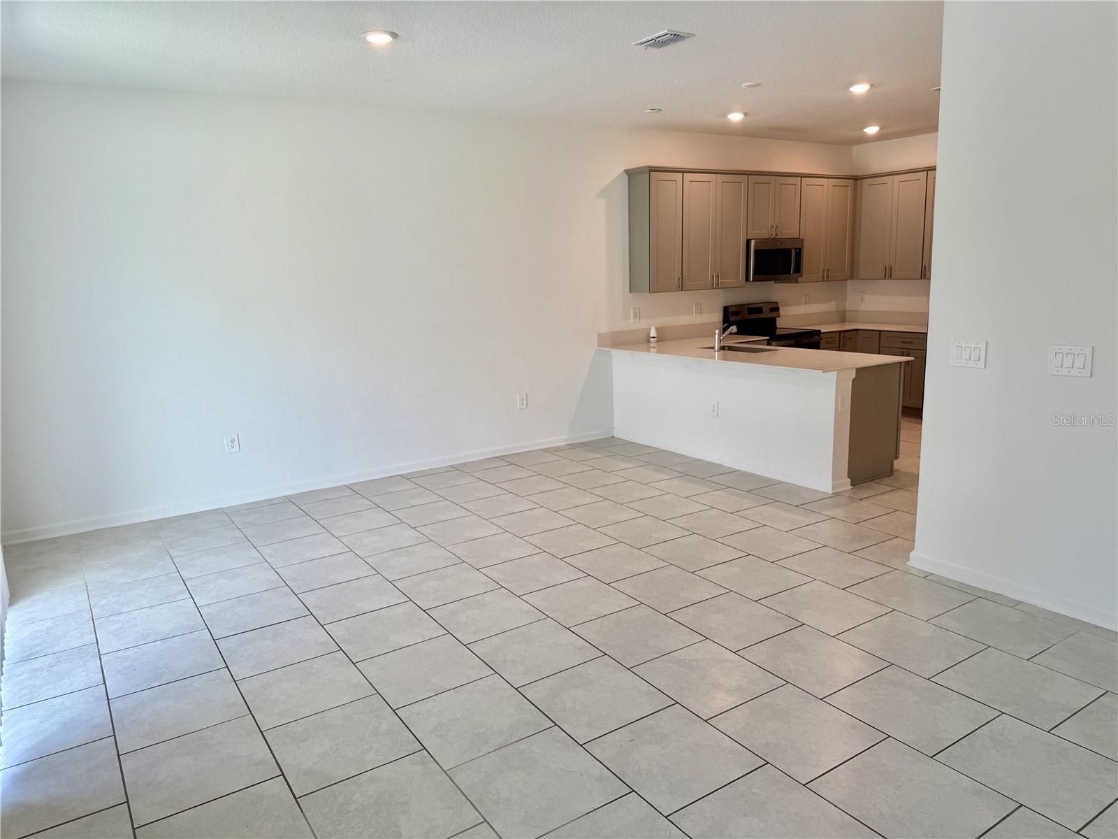 Image 12 of 35 For 7693 Stone Creek Trl