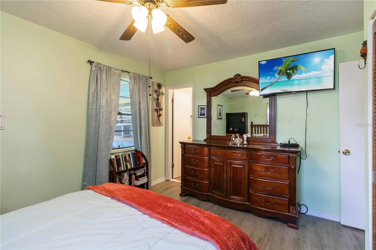 Image 17 of 46 For 2184 James Drive