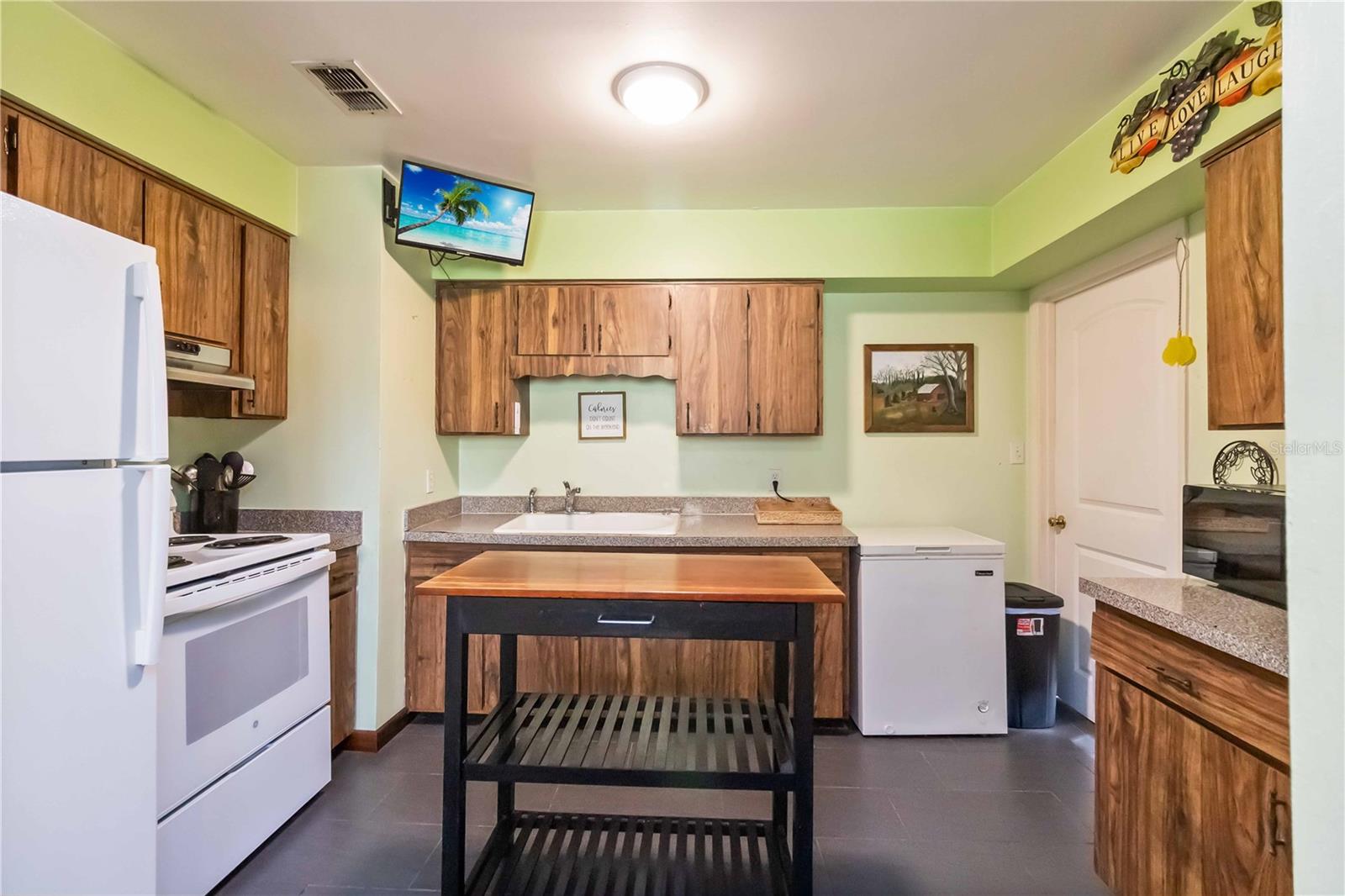 Image 7 of 46 For 2184 James Drive