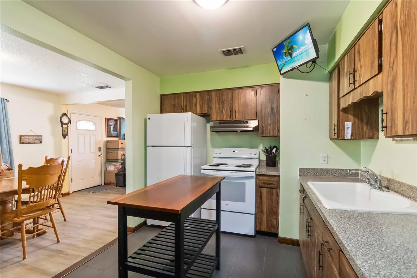 Image 9 of 46 For 2184 James Drive