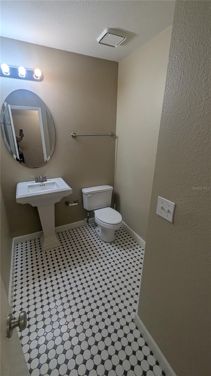 Image 12 of 22 For 2035 Dixie Belle Drive 2035p