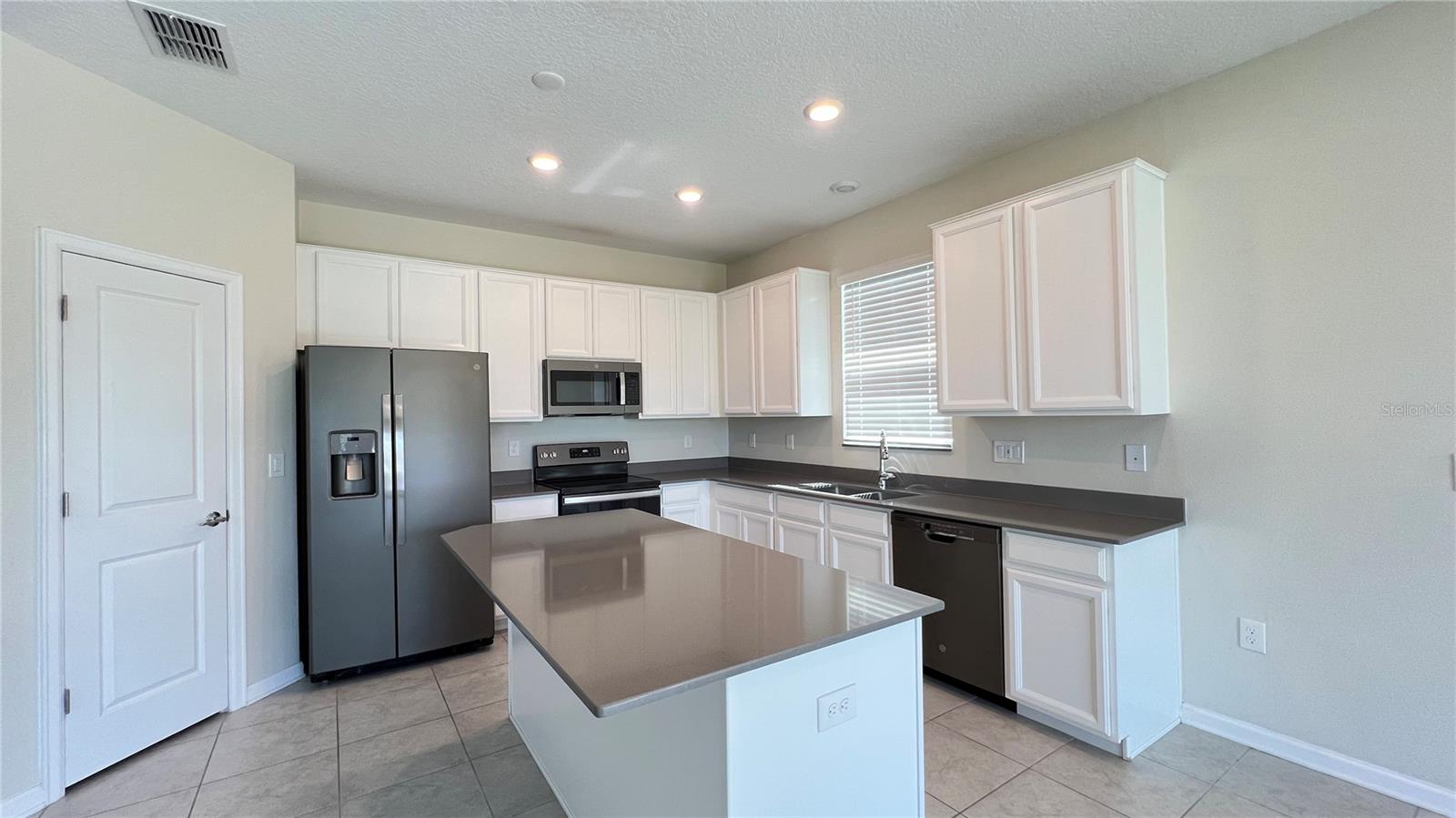 Image 33 of 39 For 16441 Fernridge Street