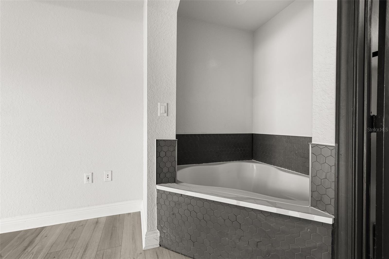 Image 17 of 55 For 1322 Seven Eagles Court 101