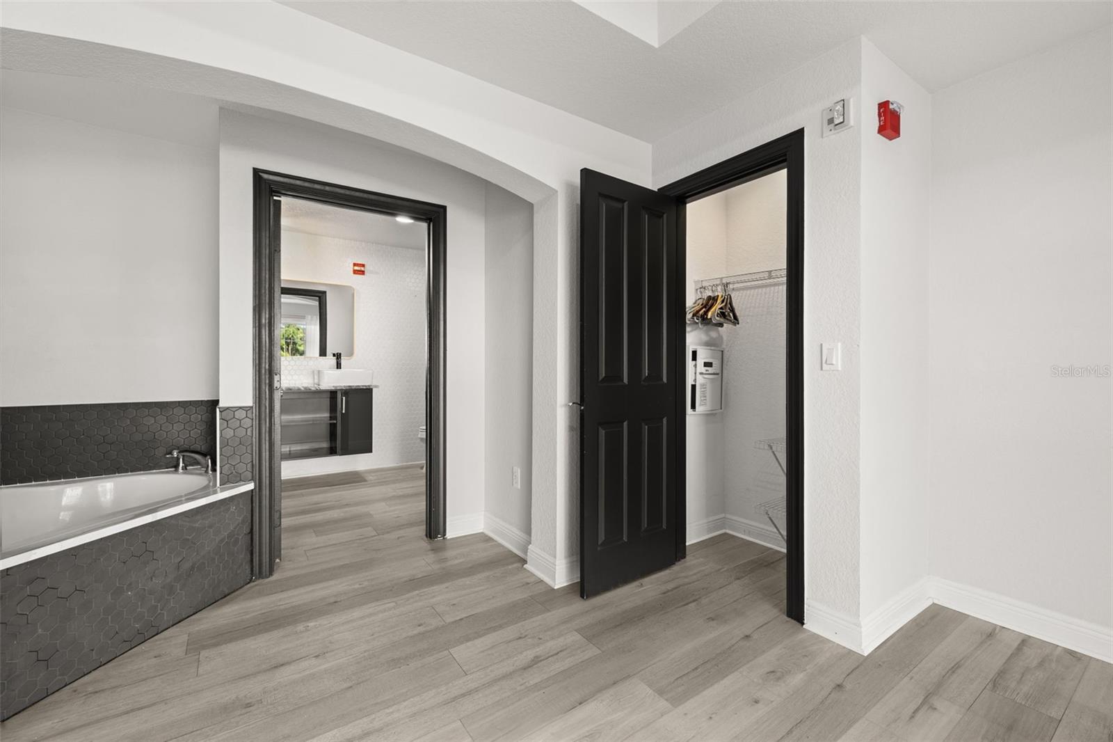 Image 18 of 55 For 1322 Seven Eagles Court 101