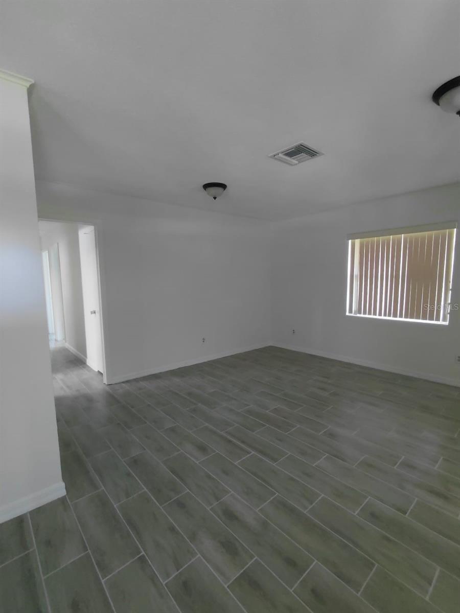 Image 11 of 25 For 1527 Leeway Avenue