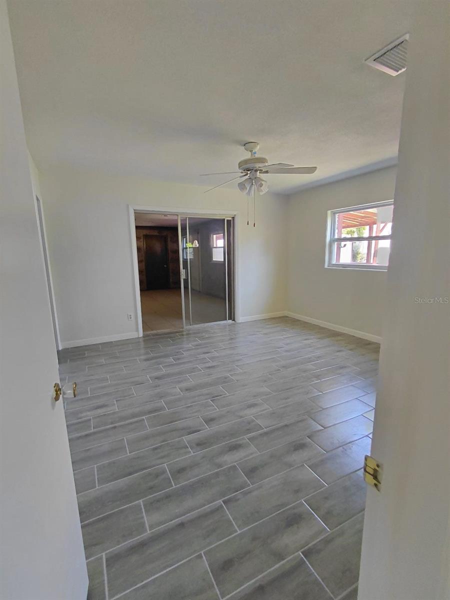 Image 13 of 25 For 1527 Leeway Avenue