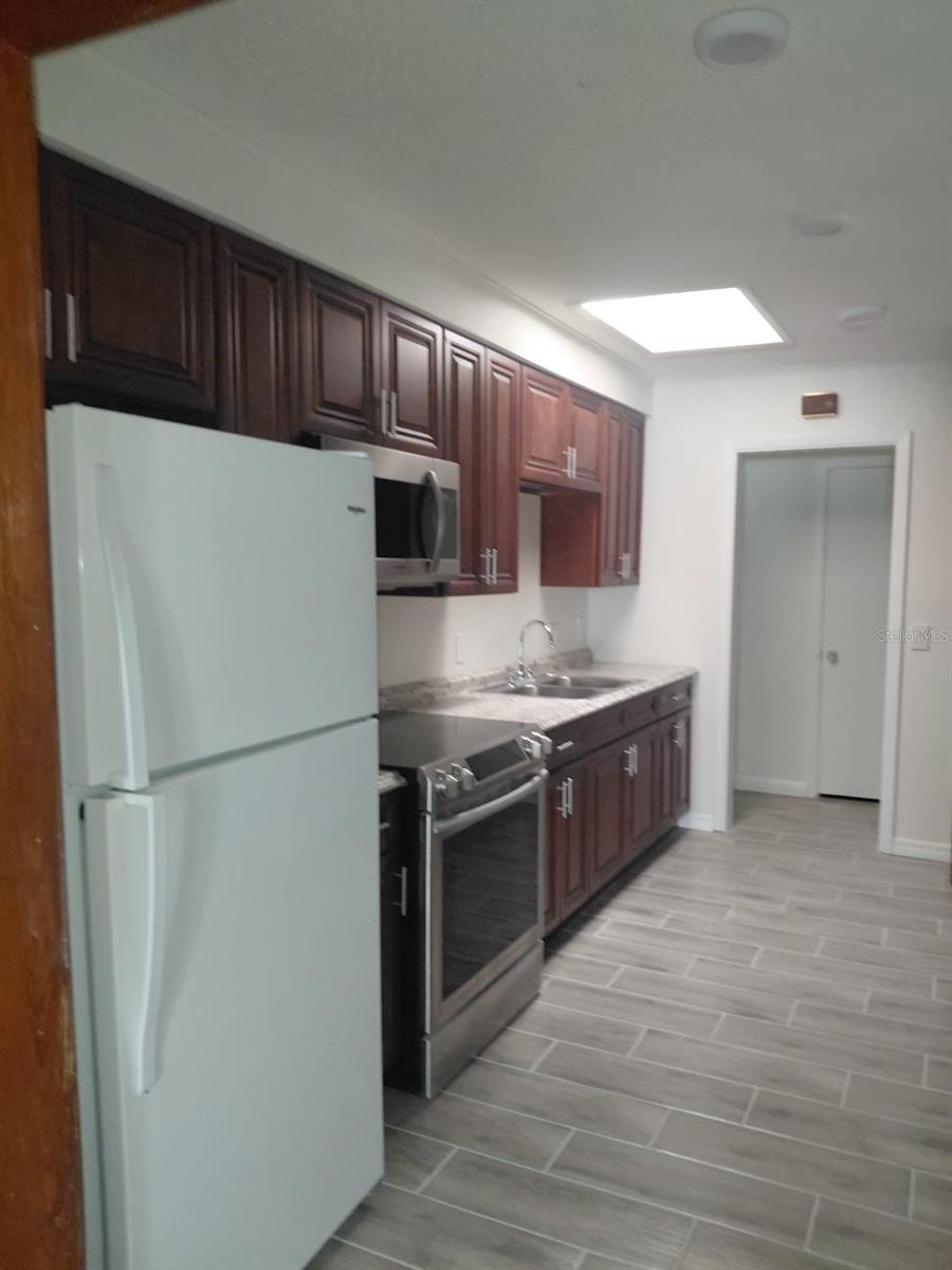 Image 7 of 25 For 1527 Leeway Avenue
