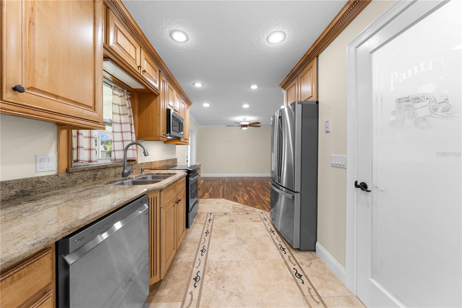 Image 13 of 41 For 1722 West Acres Drive