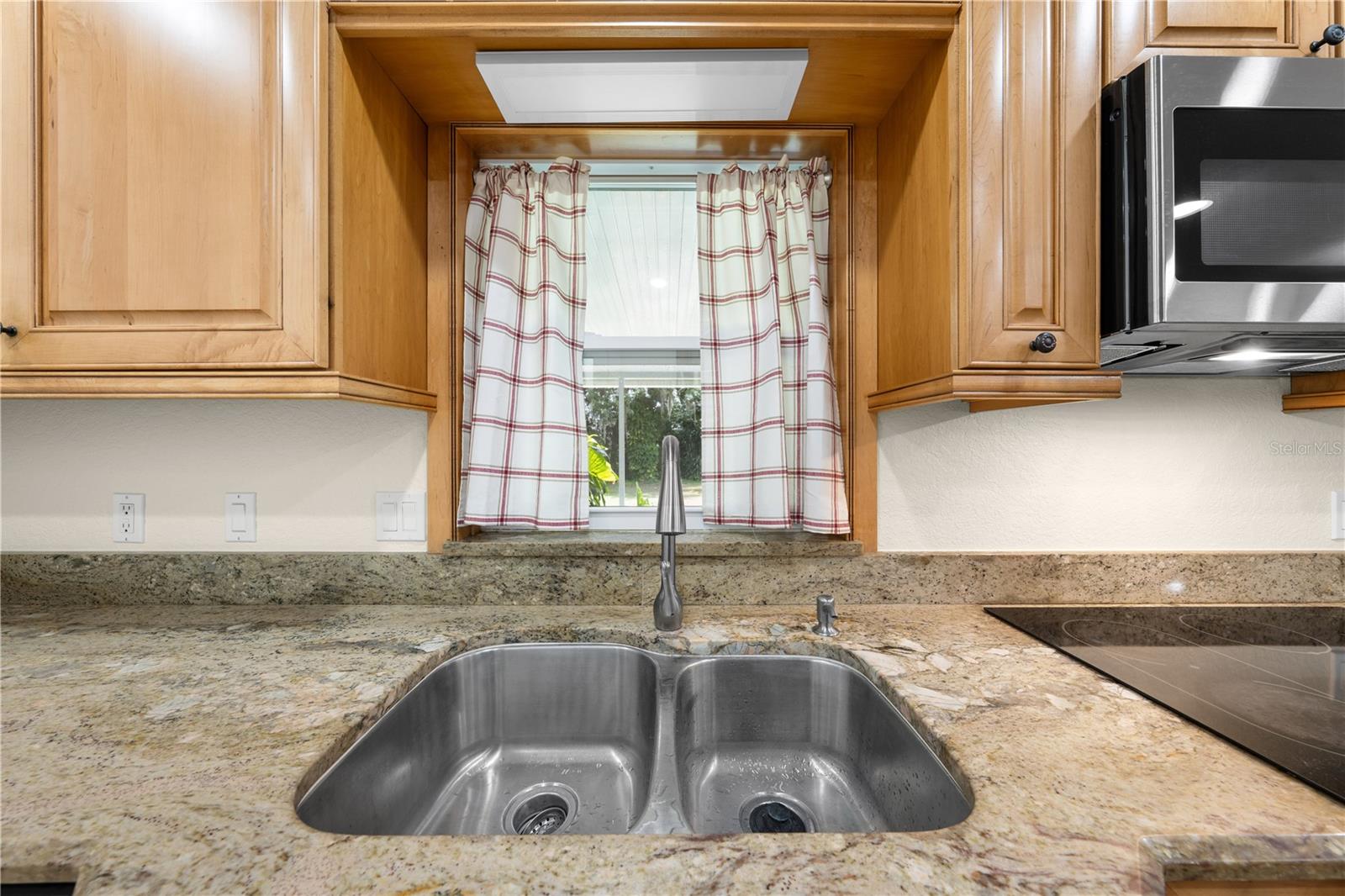 Image 14 of 41 For 1722 West Acres Drive