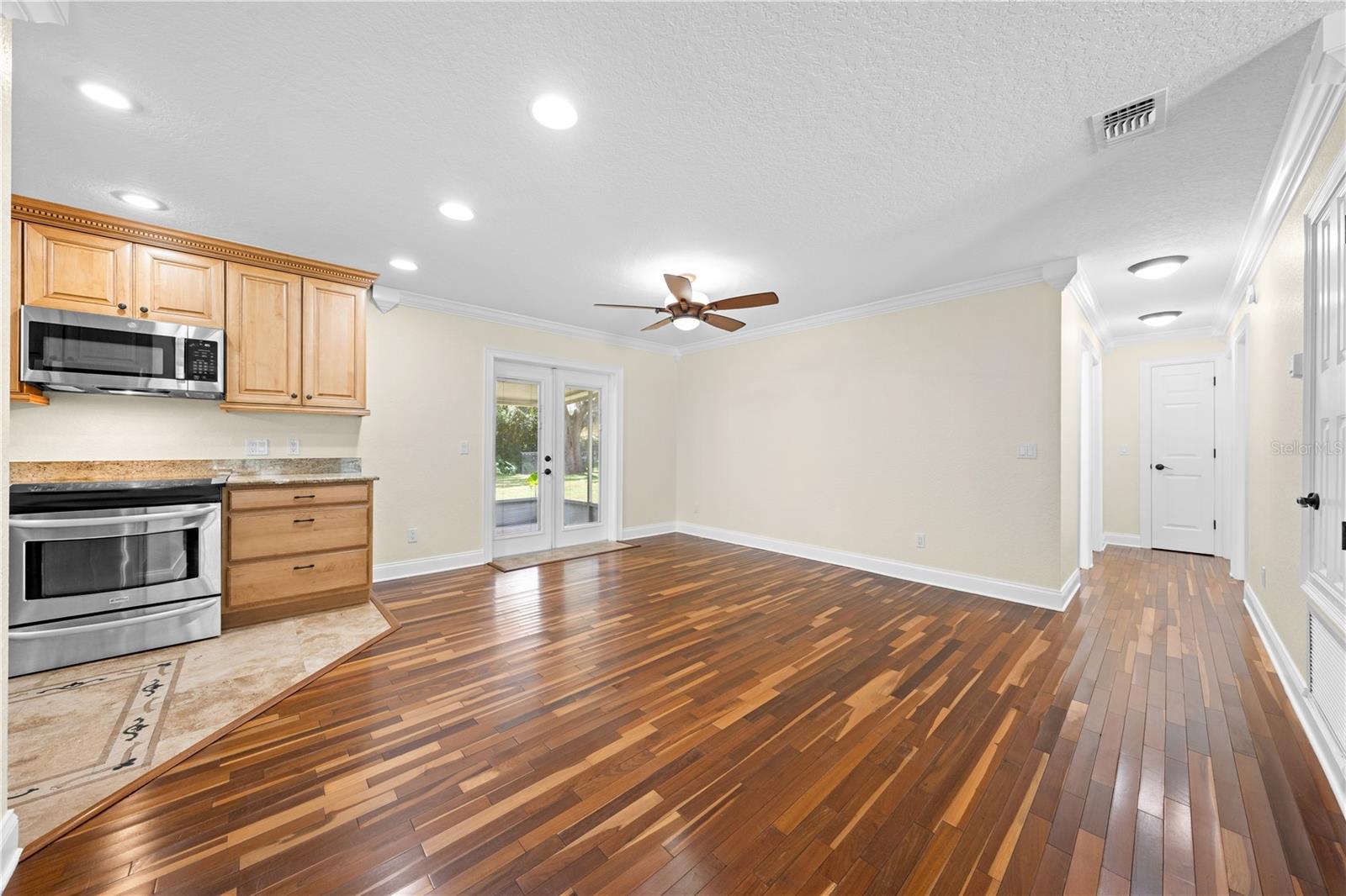 Image 16 of 41 For 1722 West Acres Drive