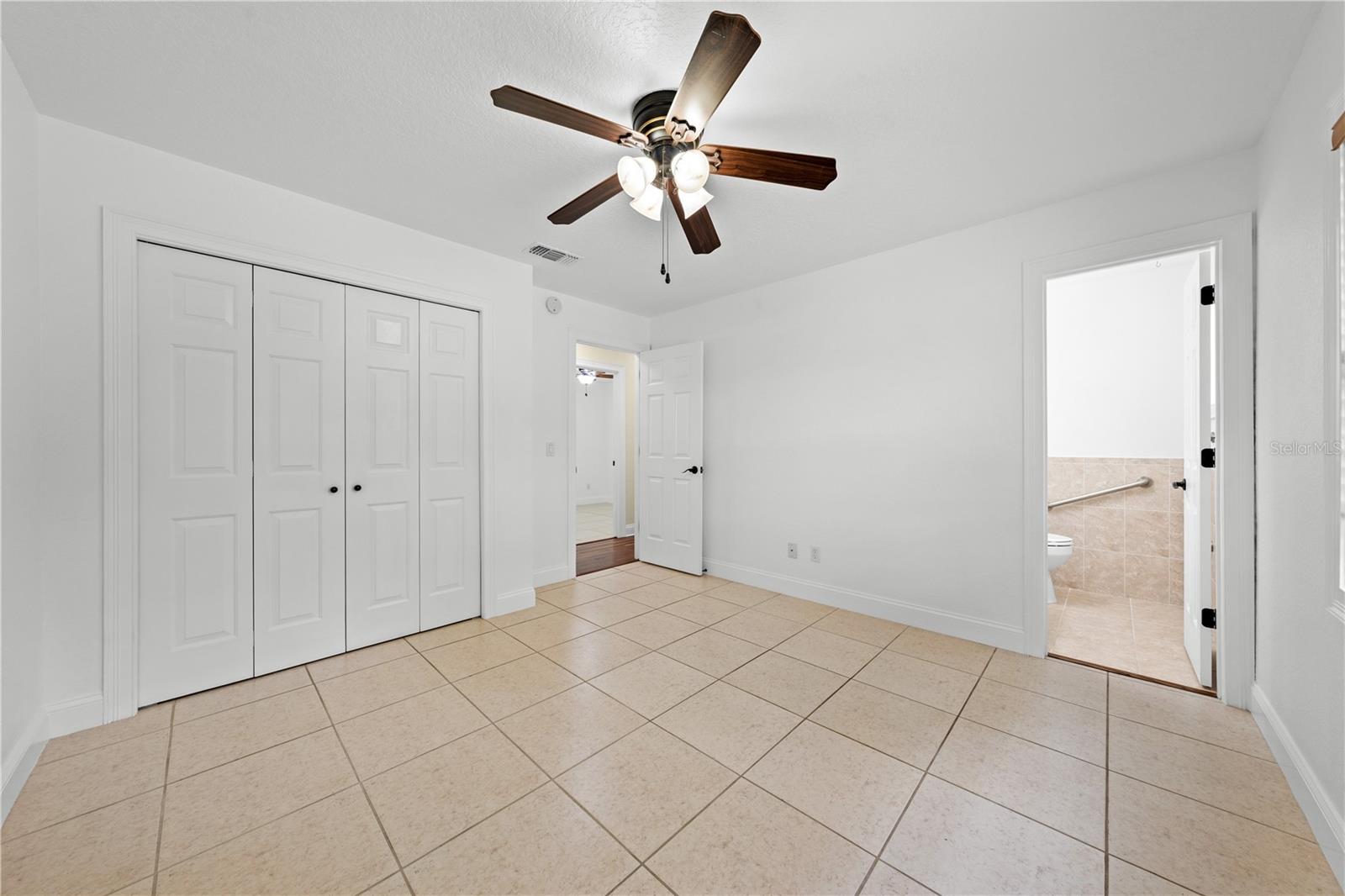 Image 18 of 41 For 1722 West Acres Drive