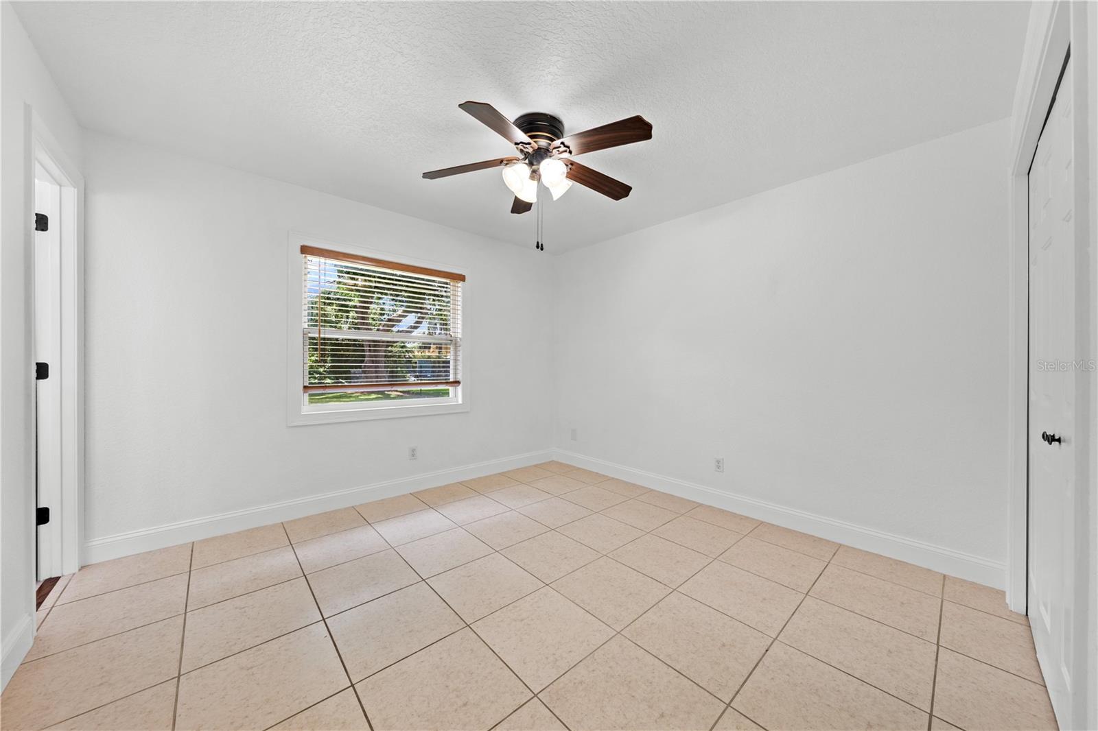 Image 19 of 41 For 1722 West Acres Drive
