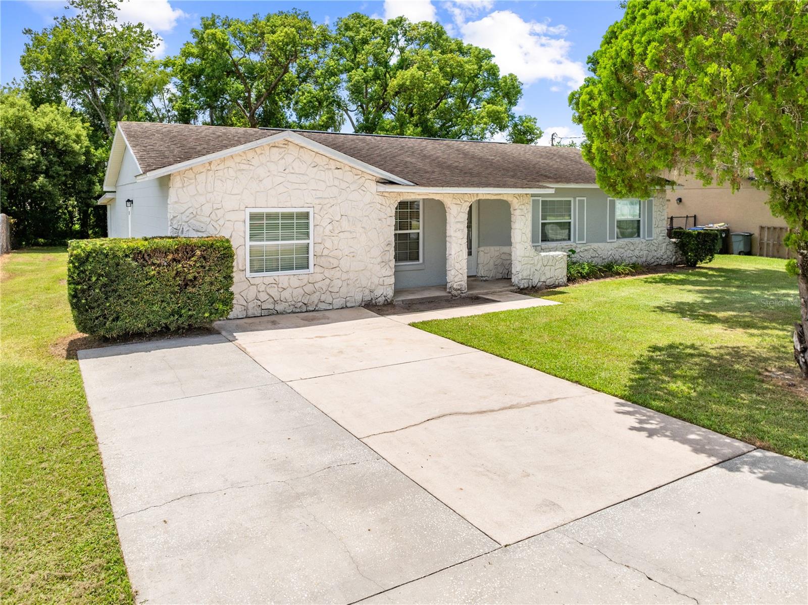 Image 2 of 41 For 1722 West Acres Drive