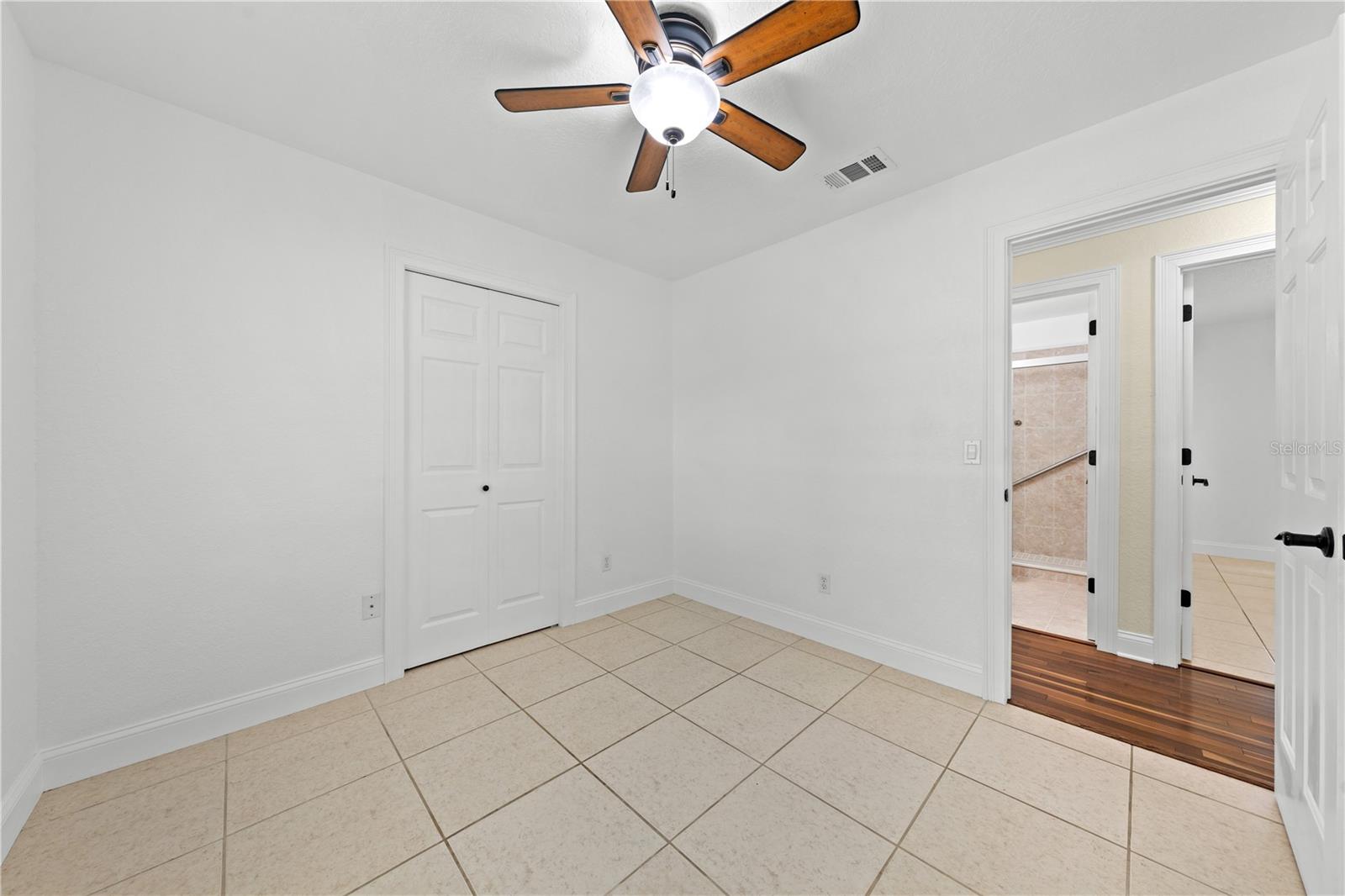 Image 22 of 41 For 1722 West Acres Drive