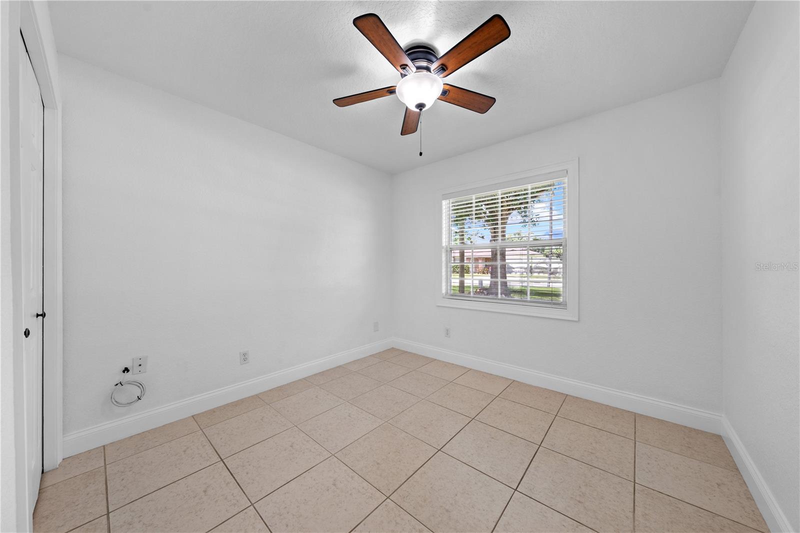 Image 23 of 41 For 1722 West Acres Drive