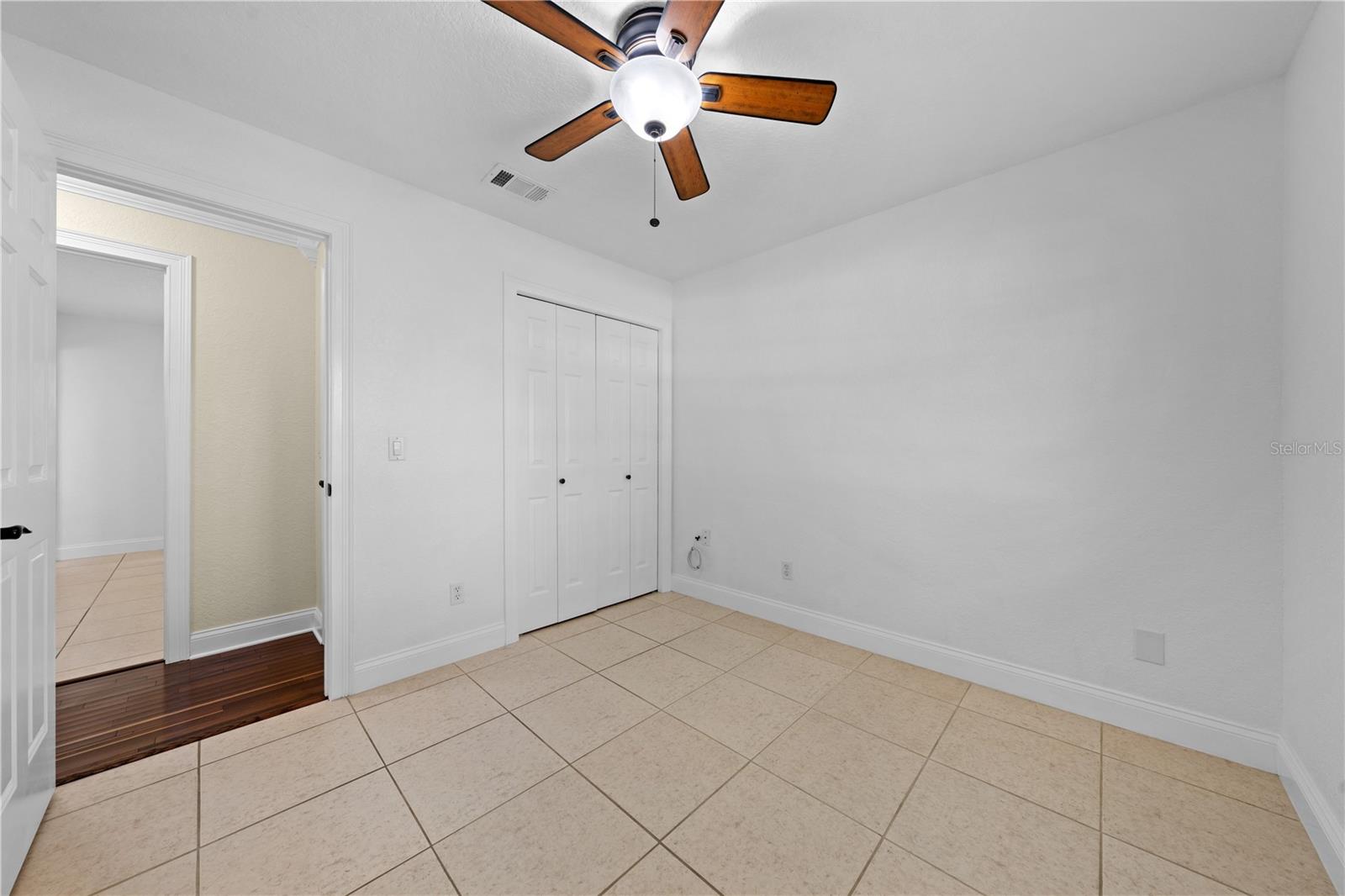 Image 24 of 41 For 1722 West Acres Drive