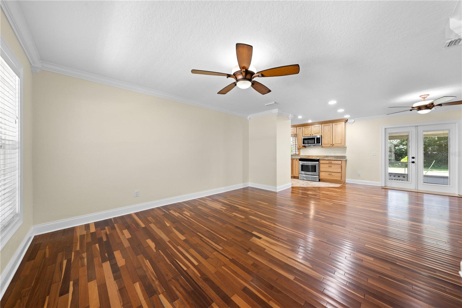 Image 4 of 41 For 1722 West Acres Drive