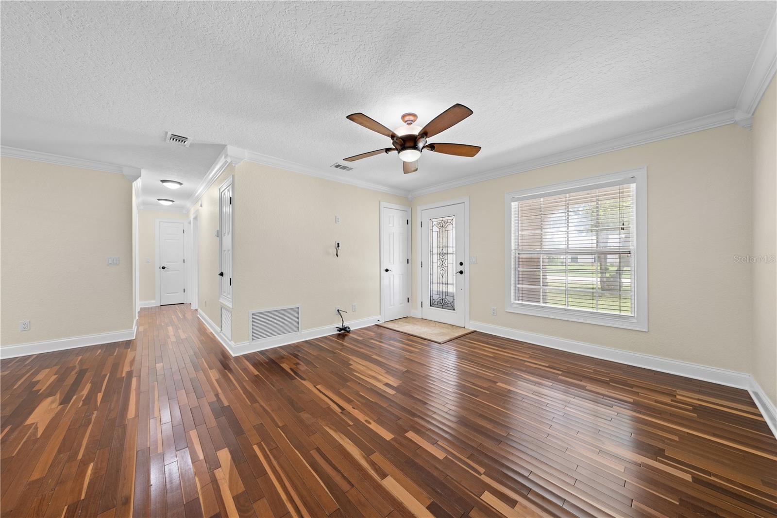 Image 6 of 41 For 1722 West Acres Drive