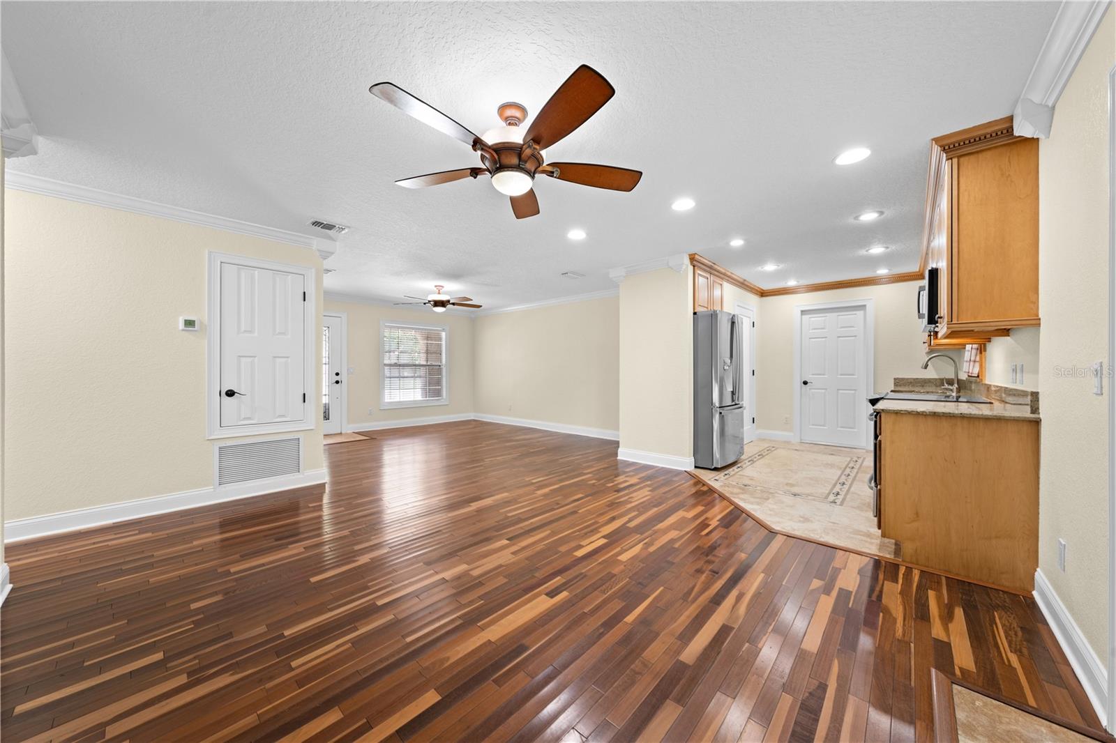 Image 7 of 41 For 1722 West Acres Drive