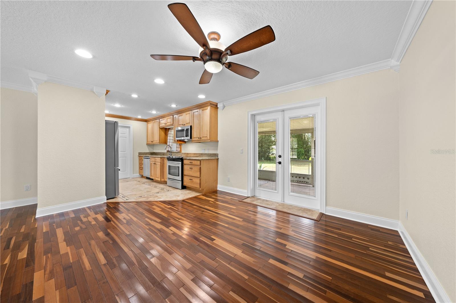 Image 8 of 41 For 1722 West Acres Drive