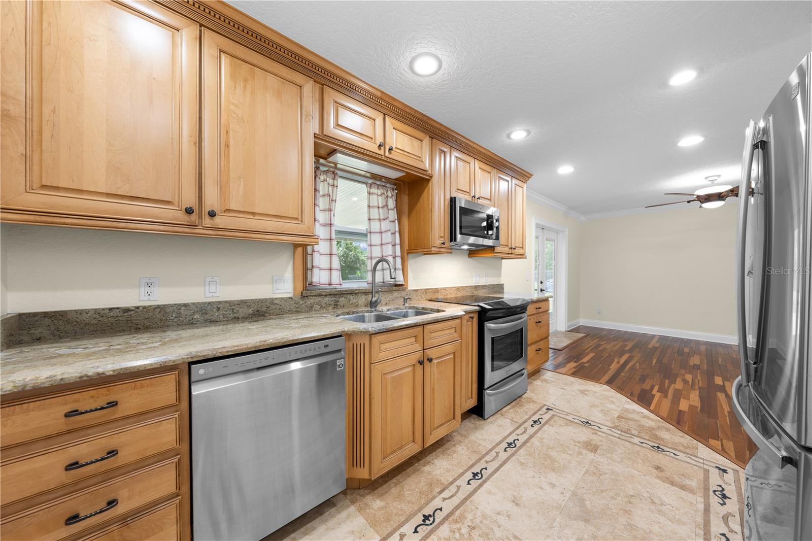 Image 9 of 41 For 1722 West Acres Drive