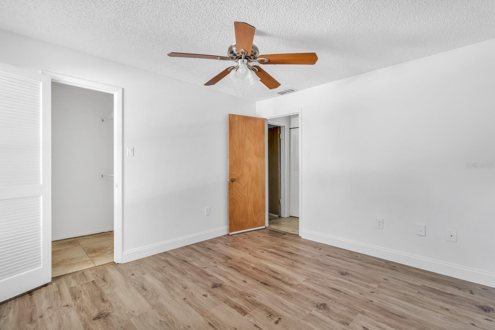 Image 14 of 27 For 3827 Bay Club Cir  204