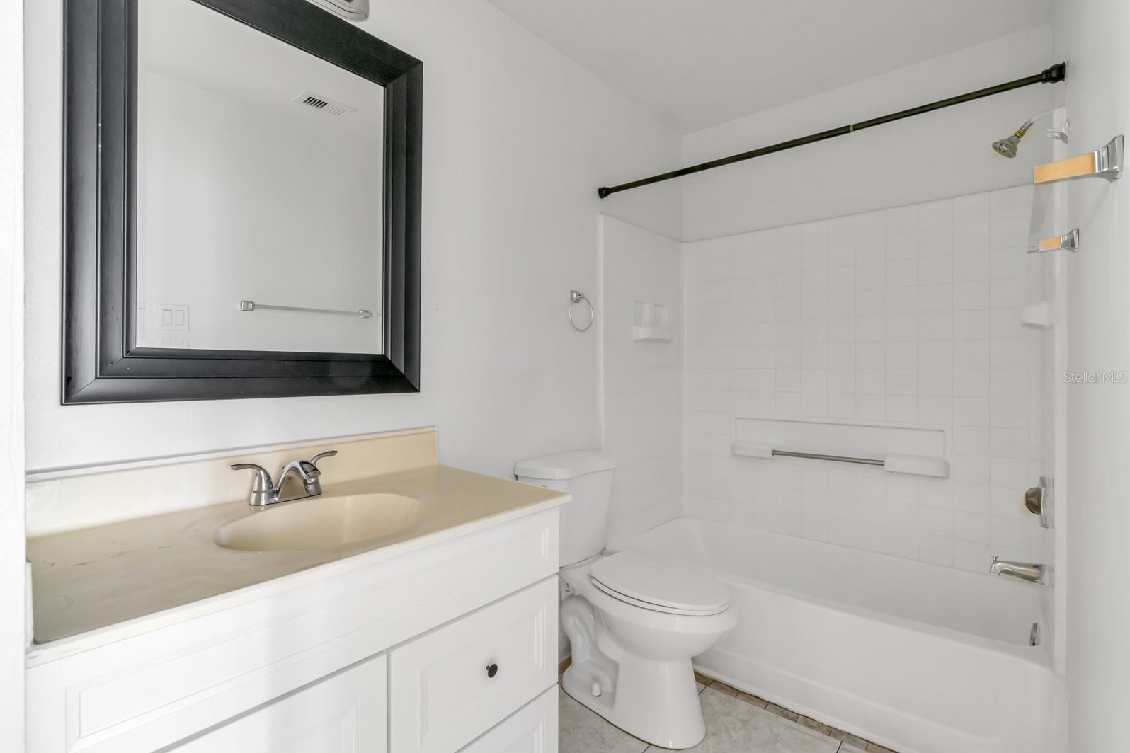 Image 16 of 27 For 3827 Bay Club Cir  204