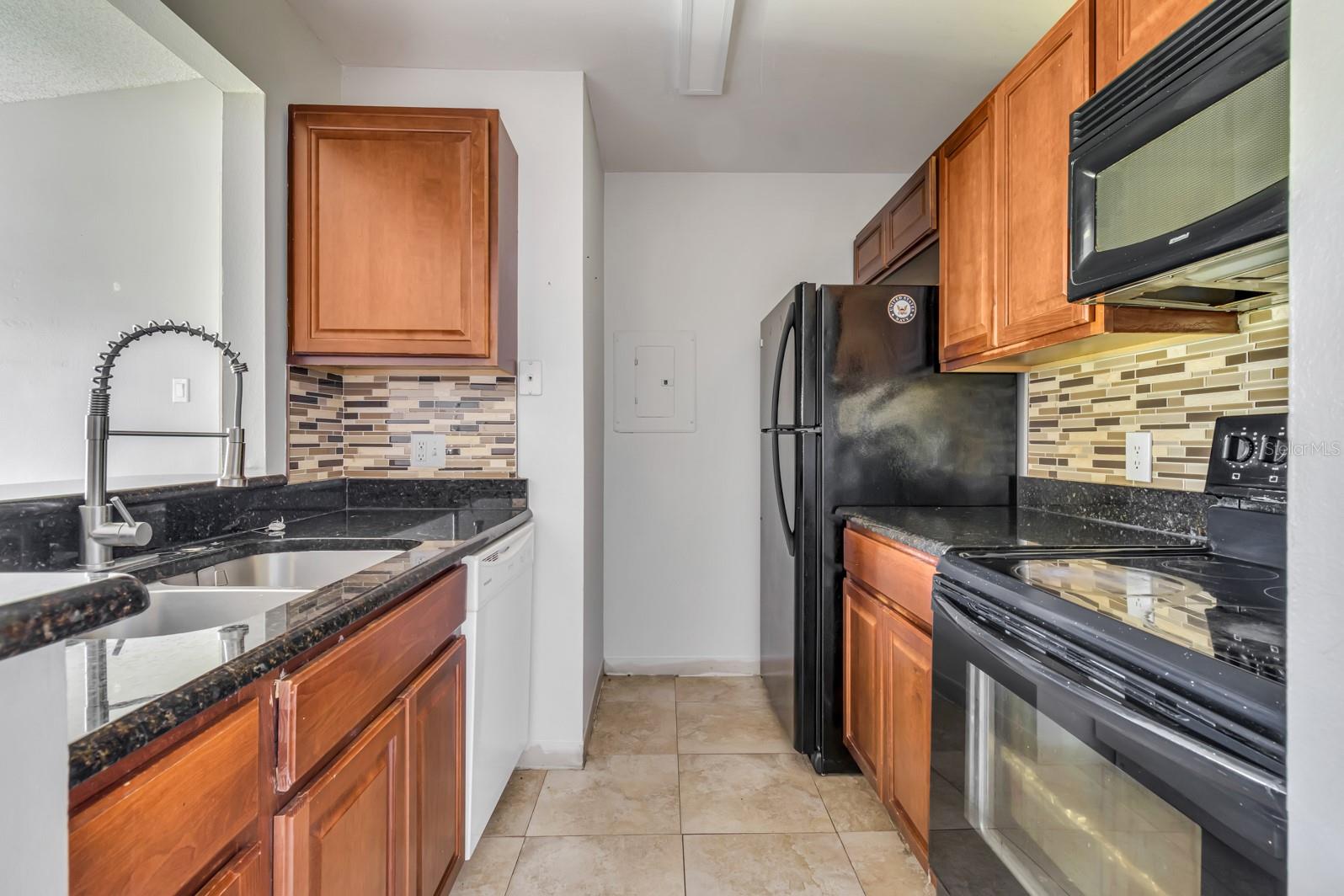 Image 8 of 27 For 3827 Bay Club Cir  204