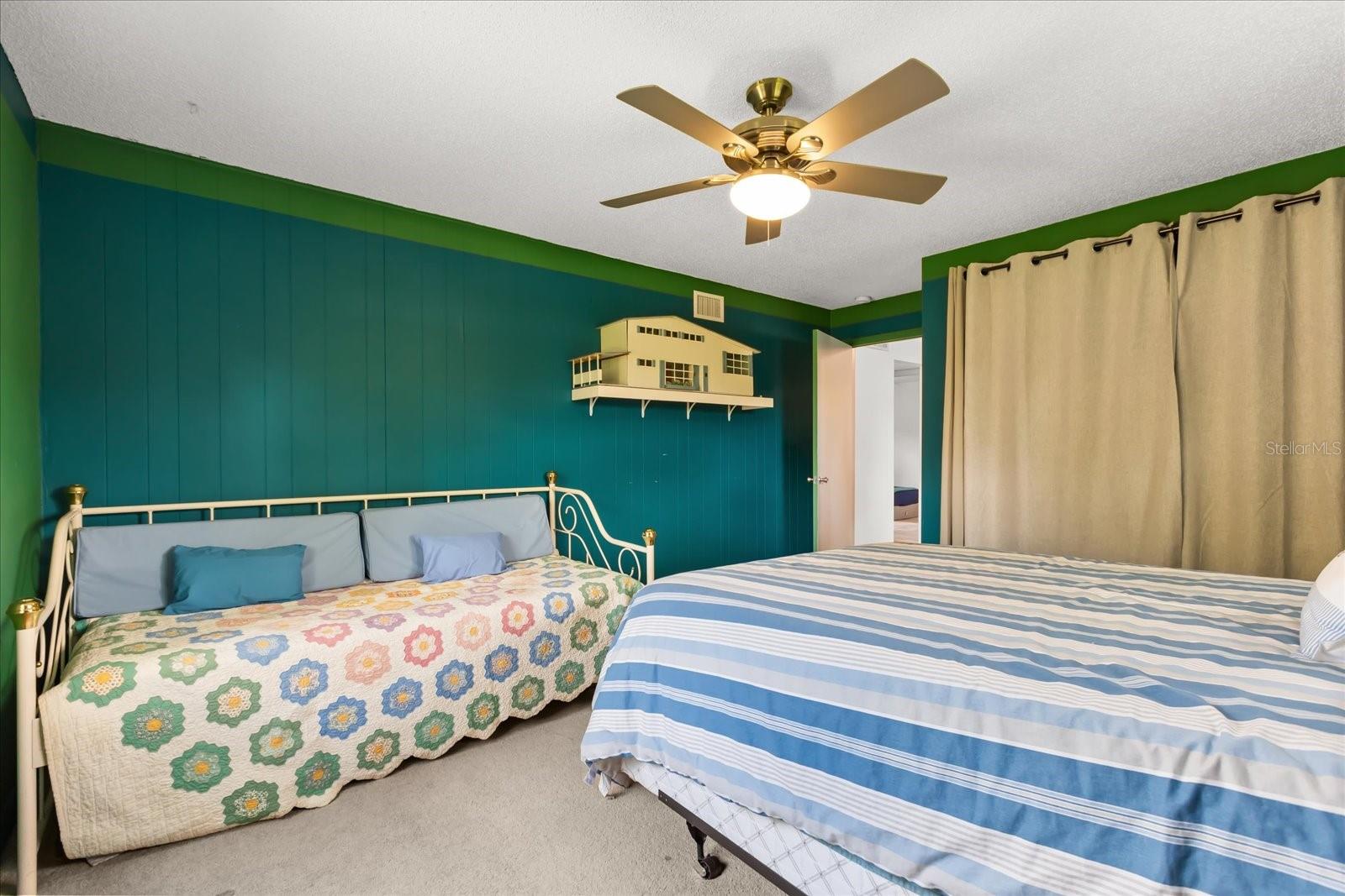 Image 11 of 36 For 627 Riverview Avenue