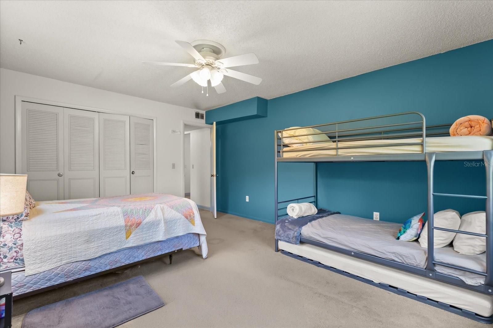 Image 12 of 36 For 627 Riverview Avenue