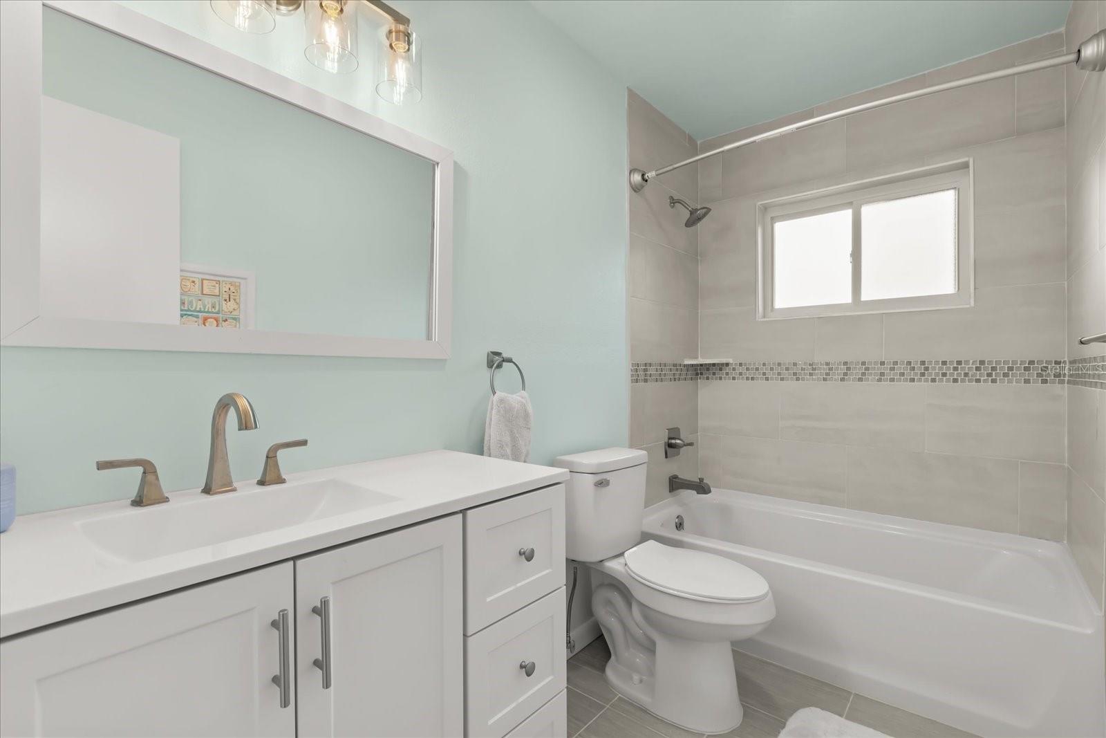 Image 17 of 36 For 627 Riverview Avenue
